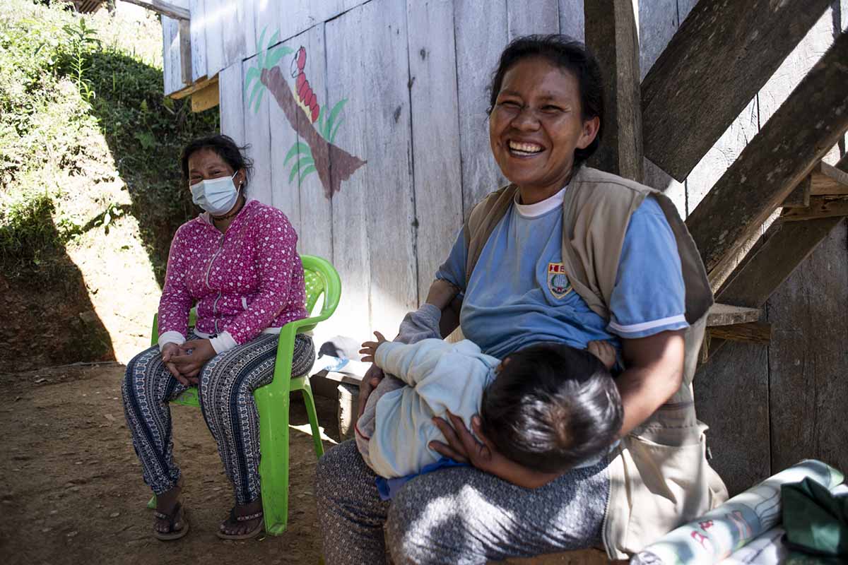 Programa de parto respetado en comunidades indígenas logra reducir muerte materna en Perú